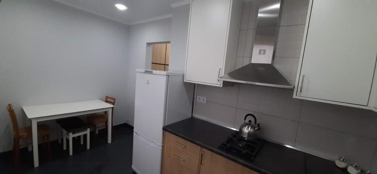Modern Apartment In The Center Of Town Chisinau Exterior foto