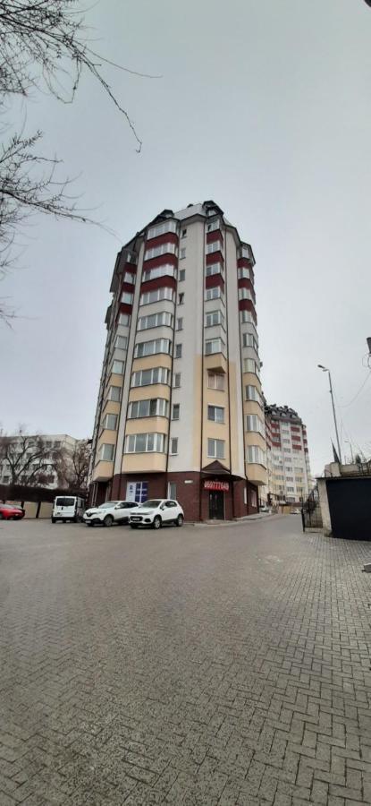 Modern Apartment In The Center Of Town Chisinau Exterior foto